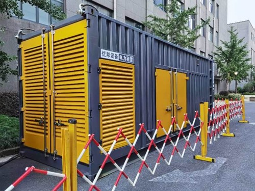 莱西如何使用转速表检查发动机的转速？