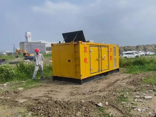 莱西200KW柴油发电机机组每小时的油耗量受哪些因素影响？